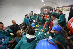 Znani-Slovenci-igrali-poker-200-metrov-pod-zemljo-12